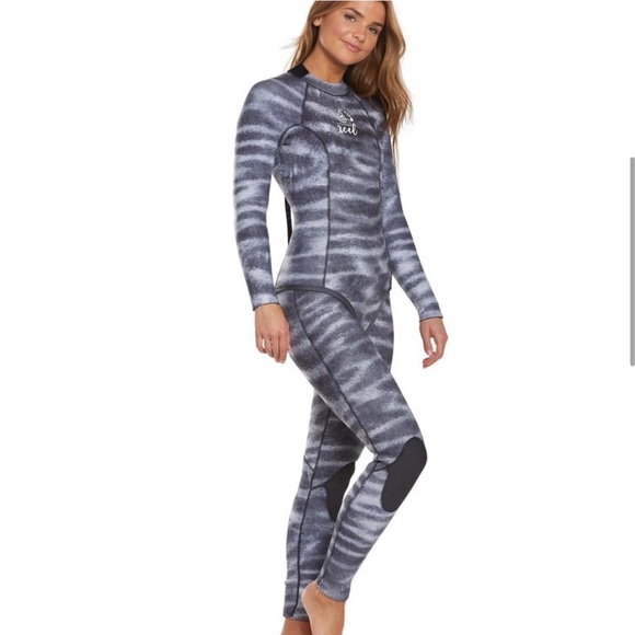 ❗️SOLD❗️LIMITED EDITION 🦈 “Ocean Ramsey” Tiger Shark XCEL Wetsuit 5/mm [Sz. 2] - Picture 9 of 9